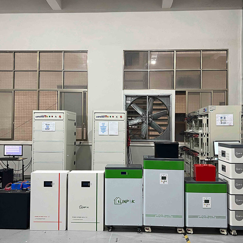 घर के लिए लीड एसिड कम्पलीट ऑफ ग्रिड सोलर सिस्टम 5KW 6KW 8KW 10KW हाइब्रिड इन्वर्टर
